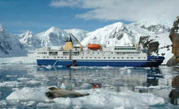 !!!Antarctica XXI Ocean Nova ship vu.jpg (35038 bytes)