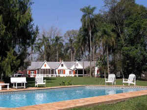 !!!ARG IGR Las Mercedes pool house.jpg (46040 bytes)