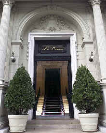 AR BUE 4Seasons Mansion entrance.jpeg (52187 bytes)