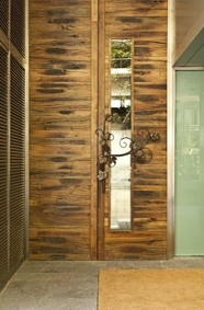 !!!BUE MIO Entrance door.jpg (49616 bytes)