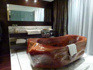 !!!BUE MIO bathrub mds.jpg (90073 bytes)