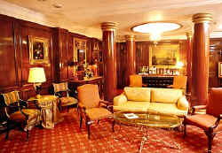 BUE Plaza Lobby lounge.jpeg (31333 bytes)