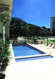 BUE Plaza pool N.jpeg (31438 bytes)
