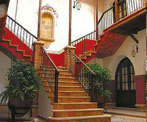 BOL SRE La Real staircase.jpg (41637 bytes)