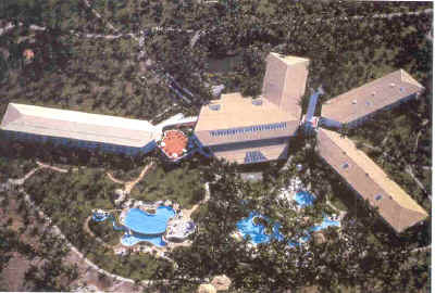 BR-Comandatuba-aerial.jpg (33041 bytes)