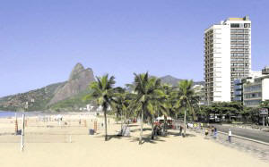 !!BR-RIO-PraiaIpanema-beach-bldg-new-s.jpg (16459 bytes)