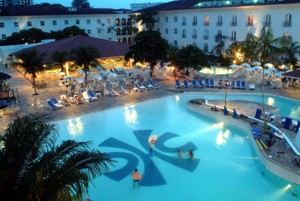!!!BR MAO Tropical pool night.jpg (26206 bytes)