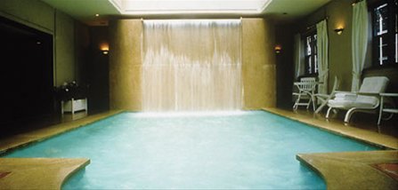 BR SAO L'Hotel pool.jpg (18150 bytes)