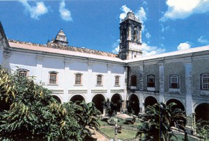 BR SSA Pos C do Carmo courtyard-s.jpg (29768 bytes)