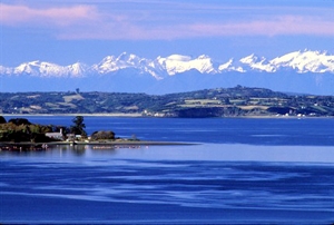 !!!CHI Chiloe Refugia - bay vista.jpg (53788 bytes)