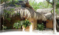 COL ROS Majagua bungalow.jpg (27294 bytes)