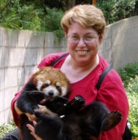 Gwen with panda.jpg (16292 bytes)