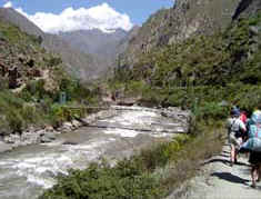 PER-IncaTrail-river.jpg (8194 bytes)