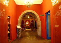 !!!PER CUZ Picoaga lobby patio.jpg (14245 bytes)
