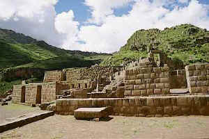 Pisac Ruins 2.jpeg (18267 bytes)