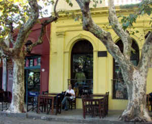 URU_Colonia_cafe.jpg (13569 bytes)