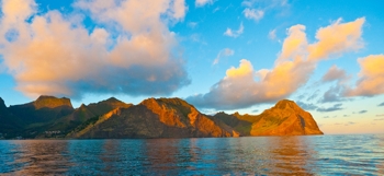 !!!CHI ROB CRUSOE island vista from water.jpg (53832 bytes)